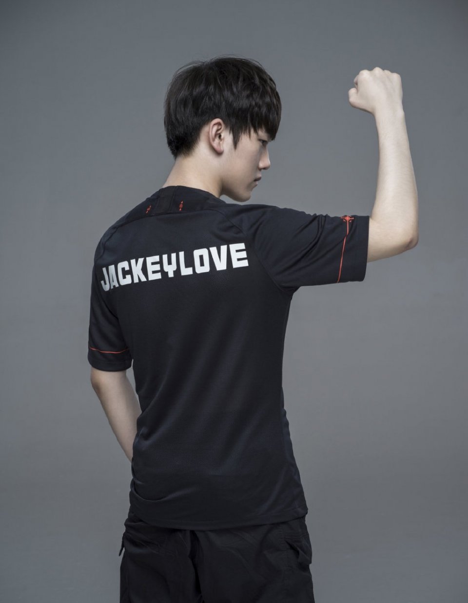 关于JackeyLove重返赛场，爆冷首场状态出色，瑞士队观众沸腾！比赛高潮迭起的信息